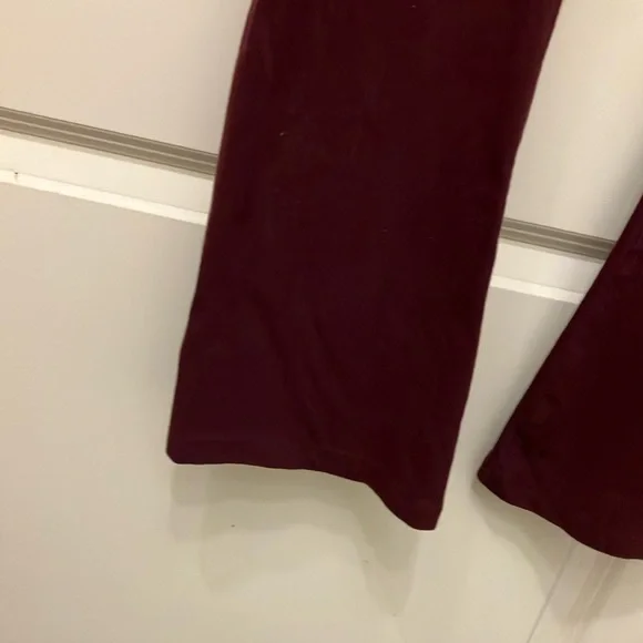 Victoria secret Women's Burgundy Flared leggings/yoga pants - Picture 7 of 9